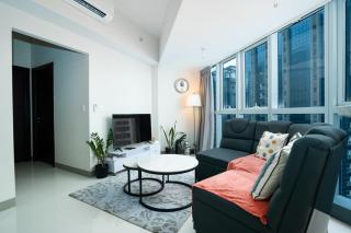 Uptown Parksuites Exec 1 Br Spacious good for 5, hi flr Great View fr Balcony - Manila - 3