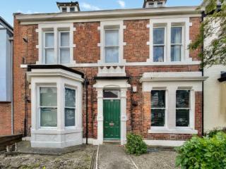 Grosvenor Apartment - High Heaton - 0