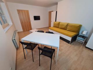 Rent House - Work and Sleep in Neustetten - Ideal für Teams und Monteure bis 4 Personen - Ganze Wohnung - ruhig und kühl im Sommer - eigener Garten mit Grill - easy Check-In - weitere Unterkünfte Vorhanden - Remmingsheim - 4