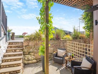 Beachfront Apartment - Rhos-on-Sea - 0