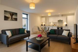 Free WiFi & Netflix - Slough Apt - Slough - 0