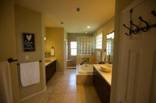 Elegant Hillside Home Near Volente on Lake Travis - Leander - 8