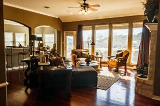 Elegant Hillside Home Near Volente on Lake Travis - Leander - 7
