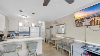 Ocean Blvd Paradise Steps to Beach w Pool and Grill - Myrtle Beach - 7