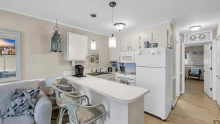 Ocean Blvd Paradise Steps to Beach w Pool and Grill - 4