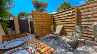 Studio avec terrasse et vrai lit 160x200cm, indépendant calme absolu dans maison de famille - La Valette-du-Var - 0