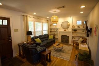 Deep Eddy 2/1 Bungalow + Fenced Yard! - Austin - 9