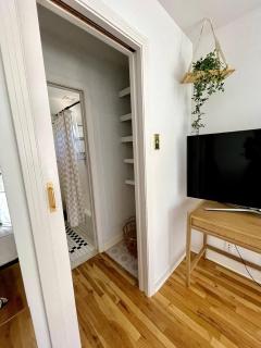 Deep Eddy 2/1 Bungalow + Fenced Yard! - Austin - 5