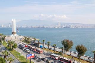 Sea View 3BR Flat – Steps from Coast Road - Smirne - 6