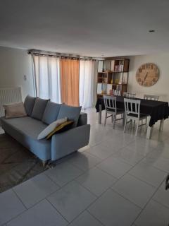 Logement indépendant au rdc d'une maison - - 0