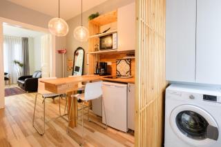 Stylish Flat with Balcony Near Central Avenue - Istanbul - 3