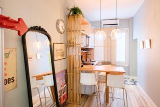 Stylish Flat with Balcony Near Central Avenue - Istanbul - 2