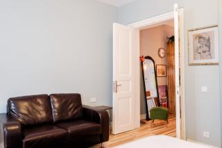 Stylish Flat with Balcony Near Central Avenue - 8