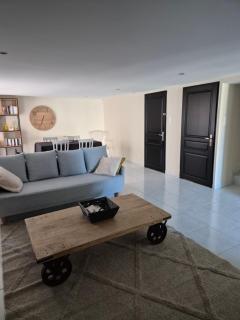 Logement indépendant au rdc d'une maison - - 6