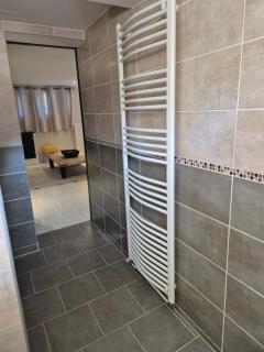 Logement indépendant au rdc d'une maison - - 2