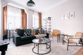 Modern Spacious Flat w Balcony 5 min to Taksim - Istanbul - 0