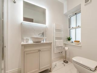 Courtyard Cottage - 1