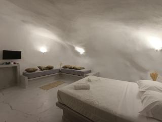 Santorini White Lotus - Perissa - 0