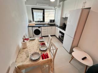 Central Metropolitan Bright 2 - 6