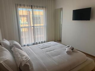 Luxury apartment with pool & garden views - 3