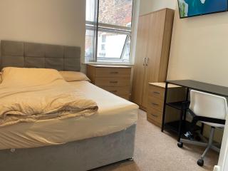 Town centre, very convenient - Newcastle under Lyme - 9