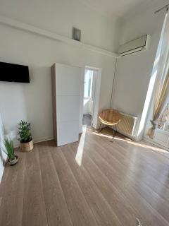 Beautiful T1 Bordeaux apartment with balcony - 0
