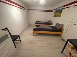 Exklusives Zimmer mit geteiltem Bad und Küche OM - 6