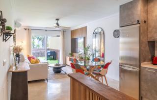 Stylish Coastal Living Near Estepona Marina - 6