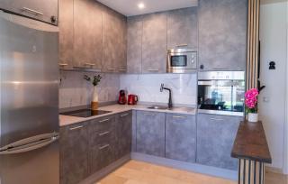 Stylish Coastal Living Near Estepona Marina - 2