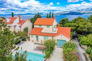 Charming Luxury Seafront Villa with heatable Pool - 8