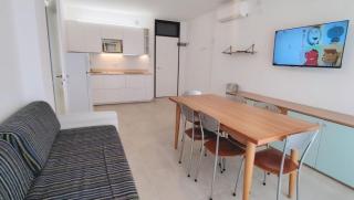 Spacious family apartment near the beach - 9