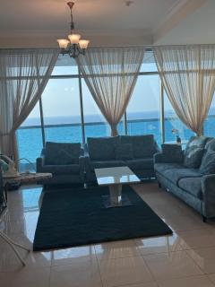 Luxury Beachfront Apartment with Sea Views - Ajman - 0