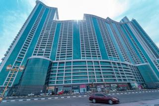Luxury Beachfront Apartment with Sea Views - Ajman - 3