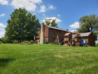 Renovated 1847 Log Home - Louisville - 3