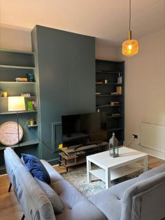 Spacious 4BR Home In Greenwich - Plumstead - 0