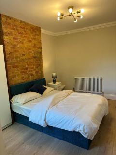 Spacious 4BR Home In Greenwich - Plumstead - 7