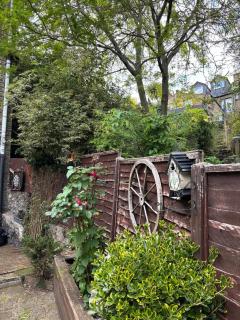 Spacious 4BR Home In Greenwich - Plumstead - 3