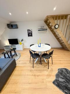 Chic & Modern 1BR & 1LR Apt, 12 Min Walk to Rabot - Gand - 8