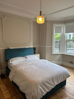 Stylish Four-Bed Haven Near Greenwich - Plumstead - 8