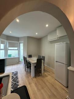Stylish Four-Bed Haven Near Greenwich - Plumstead - 7