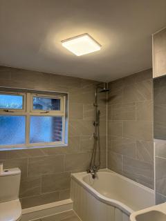 Stylish double bed - Central Dartford - Moffat - 1