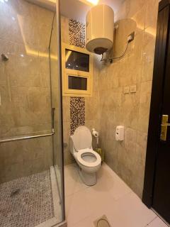 شقة سكنية راقية بغرفة ماستر وغرفة نوم إضافية في موقع حيوي قريب من الخدمات - Riad - 7