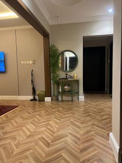 شقة سكنية راقية بغرفة ماستر وغرفة نوم إضافية في موقع حيوي قريب من الخدمات - Riad - 1
