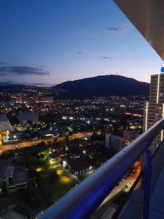 Skyline View Apartment - 35th Floor, Cevahir Tower Skopje - Skopje - 1