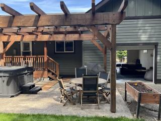 Mountain Retreat with Hot Tub, Game Room and Yard home - 7