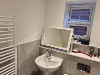 High Standard Single Room near Gatwick Airport - 2