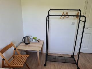 High Standard Single Room near Gatwick Airport - 1
