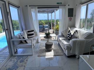 Sky and Coastline 3 Bed Treasure Beach Villa - 2