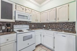 Amazing 'Hot Tub' Home Minutes To Hospitals & Beaches - 3