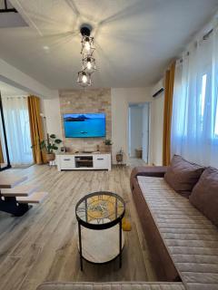 All House and Garden - Masline - 8